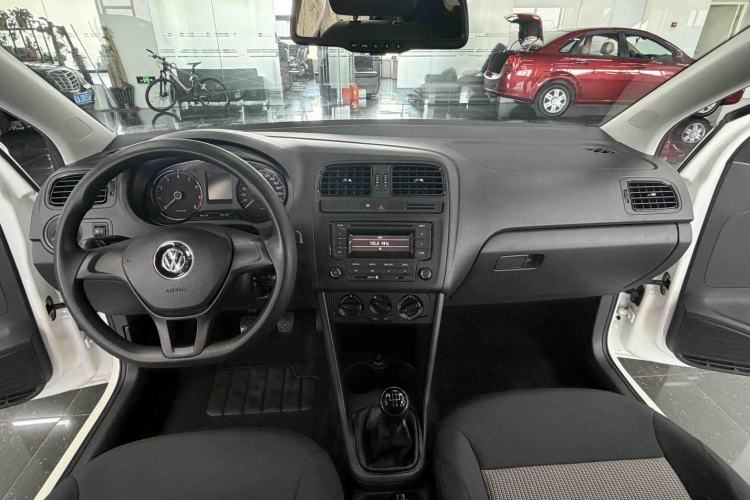 Used Volkswagen Polo 2014 1.4L Manual Fashion Edition Interior 6