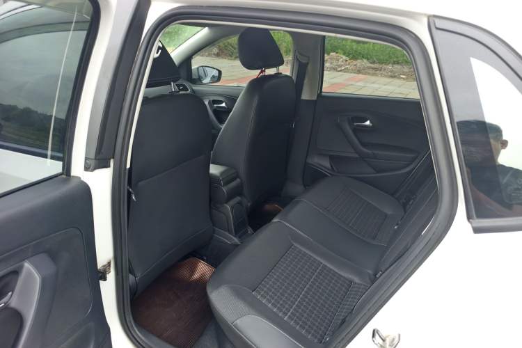 Used Volkswagen Polo 2014 1.4L Manual Comfort Edition Interior 8