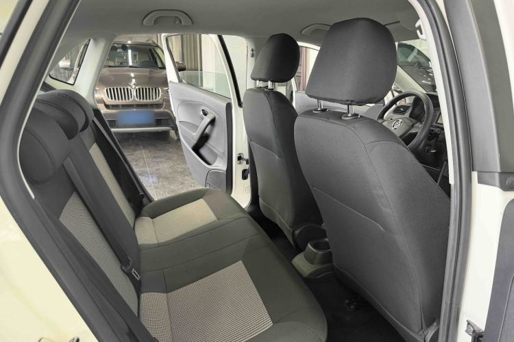 Used Volkswagen Polo 2014 1.4L Manual Fashion Edition Interior 9