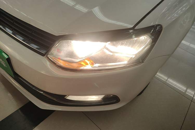 Used Volkswagen Polo 2014 1.4L Automatic Comfort Edition Left Front Headlight