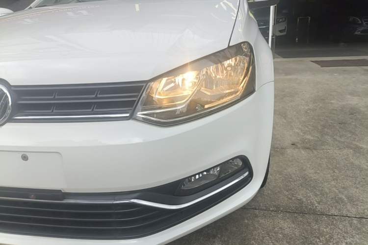 Used Volkswagen Polo 2014 1.6L Automatic Comfort Edition Left Front Headlight