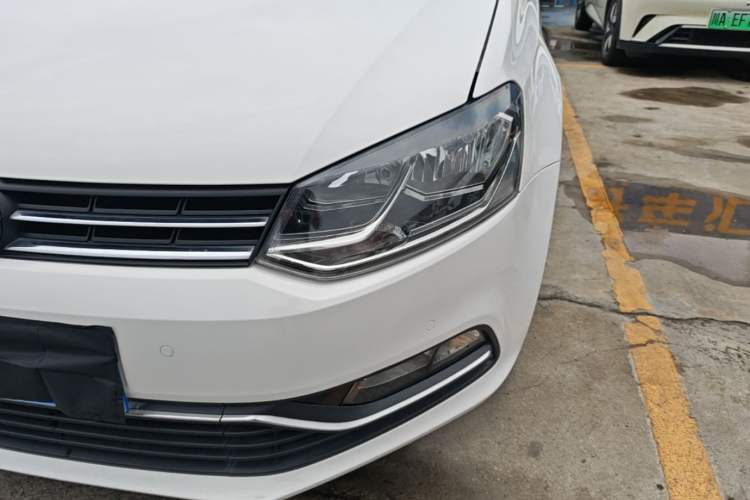 Used Volkswagen Polo 2014 1.6L Automatic Luxury Edition Left Front Headlight