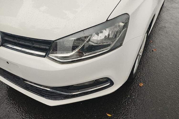 Used Volkswagen Polo 2014 1.6L Automatic Comfort Edition Left Front Headlight