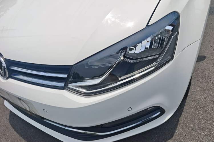 Used Volkswagen Polo 2014 1.6L Automatic Luxury Edition Left Front Headlight