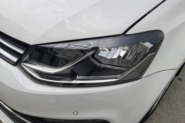 Used Volkswagen Polo 2014 1.6L Automatic Luxury Edition Left Front Headlight