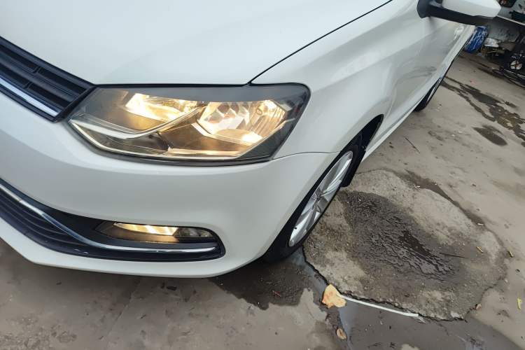 Used Volkswagen Polo 2014 1.6L Automatic Comfort Edition Left Front Headlight
