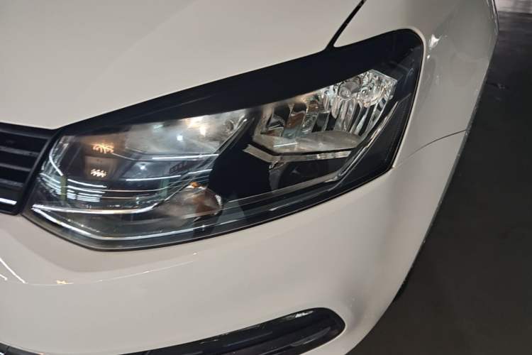 Used Volkswagen Polo 2014 1.6L Automatic Comfort Edition Left Front Headlight