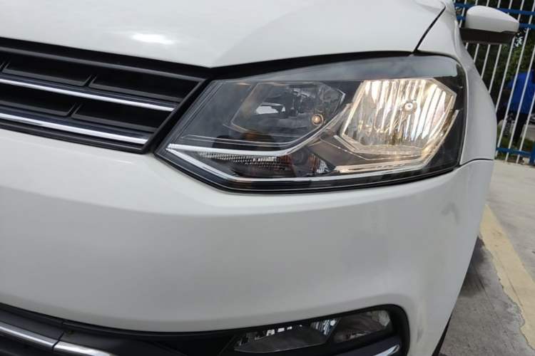 Used Volkswagen Polo 2014 1.6L Automatic Comfort Edition Left Front Headlight