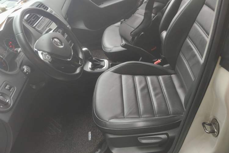 Used Volkswagen Polo 2014 1.6L Automatic Luxury Edition Left Front Seat