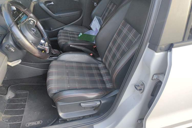 Used Volkswagen Polo 2014 1.6L Automatic Luxury Edition Left Front Seat