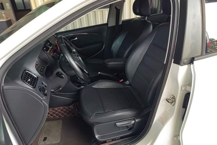 Used Volkswagen Polo 2014 1.6L Automatic Luxury Edition Left Front Seat