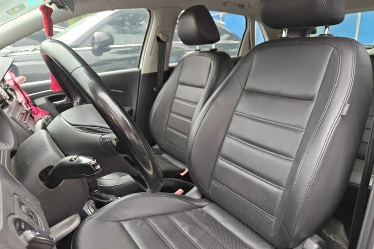 Used Volkswagen Polo 2014 1.6L Automatic Luxury Edition Left Front Seat
