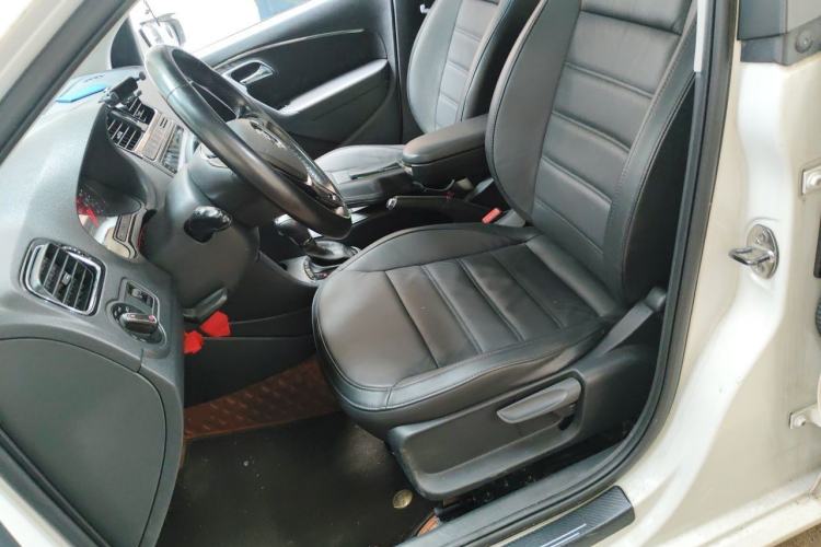 Used Volkswagen Polo 2014 1.6L Automatic Luxury Edition Left Front Seat