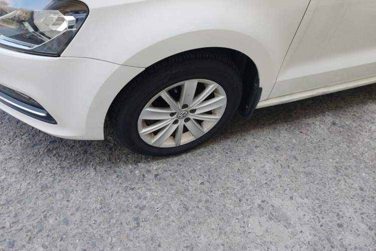 Used Volkswagen Polo 2014 1.6L Automatic Comfort Edition Left Front Wheel Hub