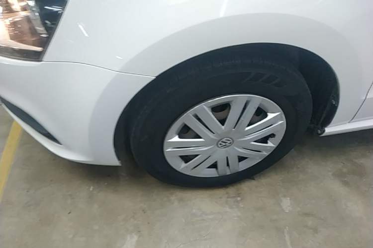 Used Volkswagen Polo 2014 1.4L Manual Fashion Edition Left Front Wheel Hub