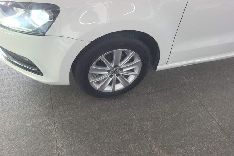 Used Volkswagen Polo 2014 1.6L Automatic Comfort Edition Left Front Wheel Hub