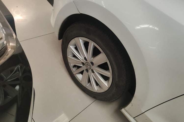 Used Volkswagen Polo 2014 1.4L Automatic Comfort Edition Left Front Wheel Hub