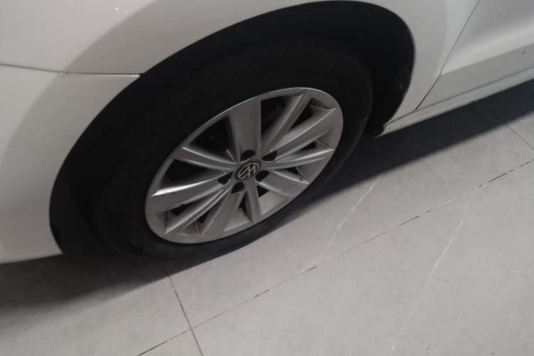 Used Volkswagen Polo 2014 1.6L Automatic Comfort Edition Left Front Wheel Hub