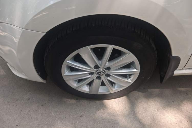 Used Volkswagen Polo 2014 1.4L Manual Comfort Edition Left Front Wheel Hub