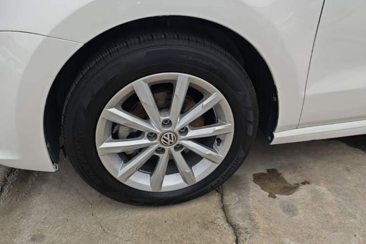 Used Volkswagen Polo 2014 1.6L Automatic Luxury Edition Left Front Wheel Hub