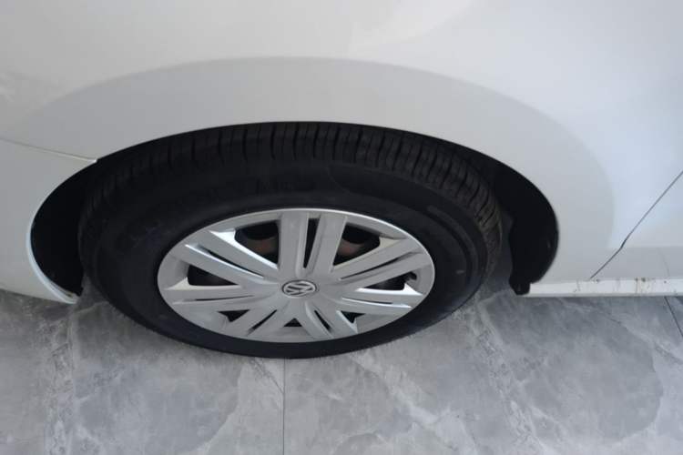 Used Volkswagen Polo 2014 1.4L Manual Fashion Edition Left Front Wheel Hub