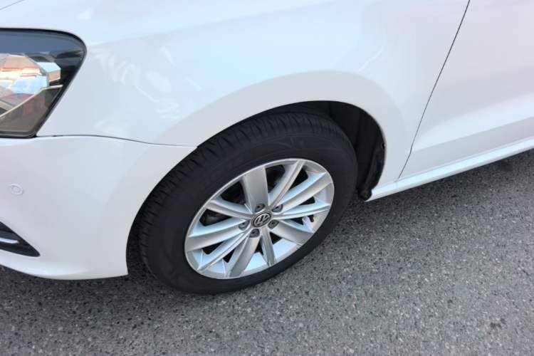 Used Volkswagen Polo 2014 1.6L Automatic Comfort Edition Left Front Wheel Hub