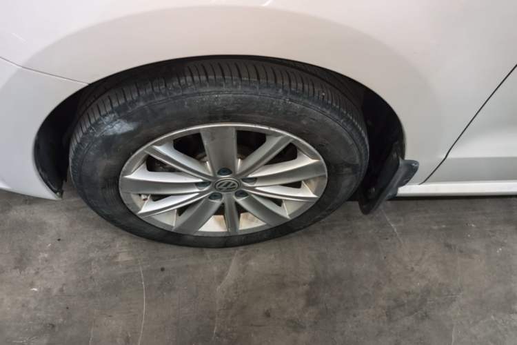 Used Volkswagen Polo 2014 1.6L Automatic Comfort Edition Left Front Wheel Hub