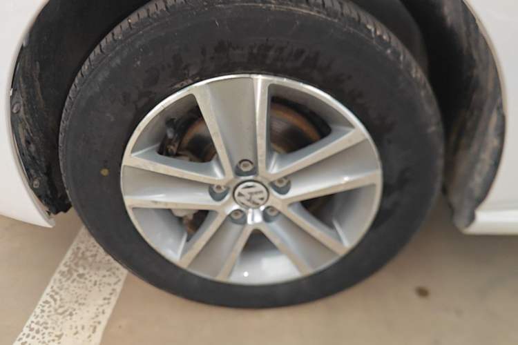 Used Volkswagen Polo 2014 1.4L Manual Fashion Edition Left Front Wheel Hub