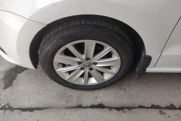 Used Volkswagen Polo 2014 1.6L Automatic Comfort Edition Left Front Wheel Hub