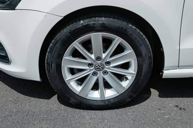 Used Volkswagen Polo 2014 1.4L Automatic Comfort Edition Left Front Wheel Hub