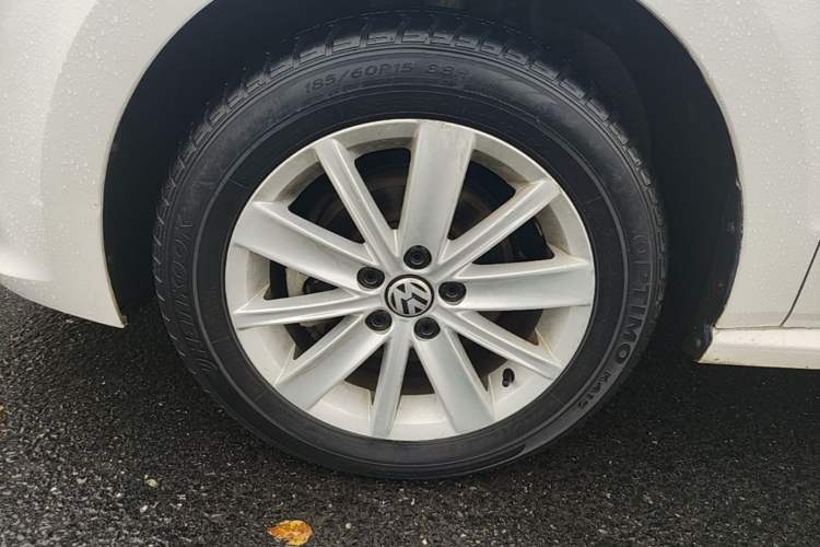Used Volkswagen Polo 2014 1.6L Automatic Comfort Edition Left Front Wheel Hub