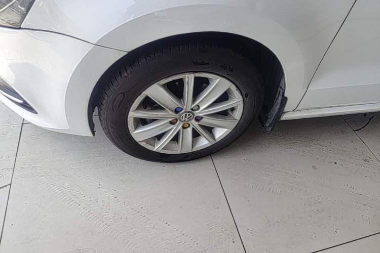 Used Volkswagen Polo 2014 1.6L Manual Comfort Edition Left Front Wheel Hub