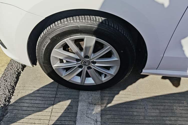 Used Volkswagen Polo 2014 1.6L Automatic Comfort Edition Left Front Wheel Hub