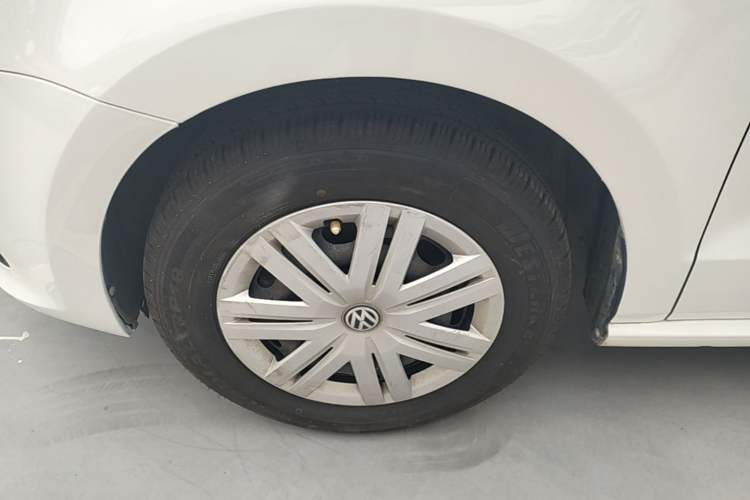 Used Volkswagen Polo 2014 1.4L Manual Fashion Edition Left Front Wheel Hub
