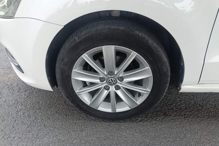 Used Volkswagen Polo 2014 1.4L Automatic Comfort Edition Left Front Wheel Hub