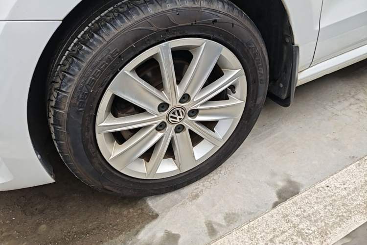 Used Volkswagen Polo 2014 1.6L Automatic Comfort Edition Left Front Wheel Hub