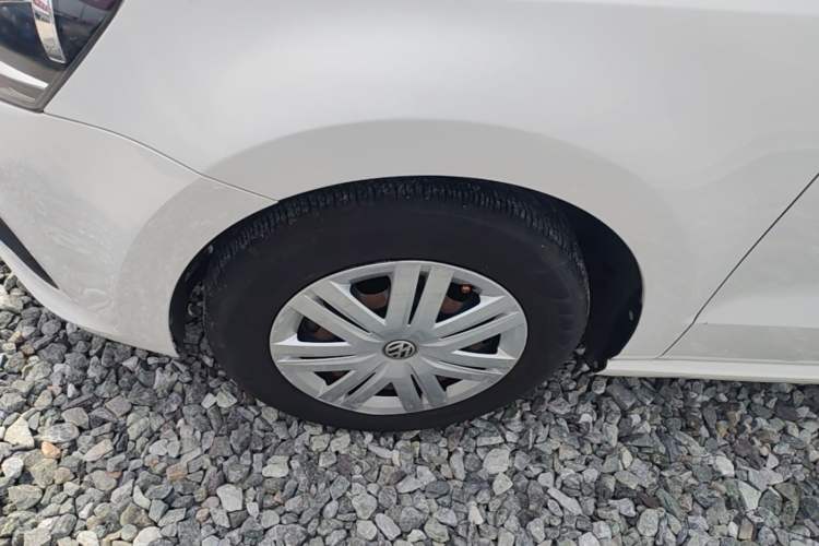 Used Volkswagen Polo 2014 1.4L Manual Fashion Edition Left Front Wheel Hub