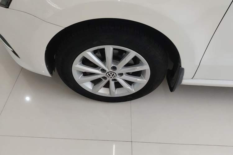 Used Volkswagen Polo 2014 1.6L Automatic Luxury Edition Left Front Wheel Hub