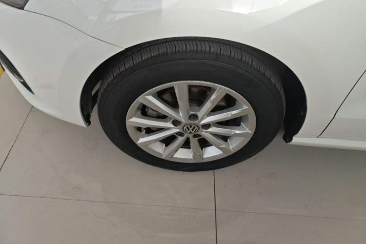 Used Volkswagen Polo 2014 1.4L Automatic Luxury Edition Left Front Wheel Hub