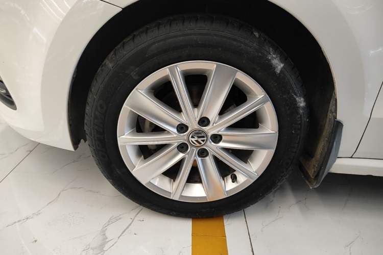 Used Volkswagen Polo 2014 1.4L Automatic Comfort Edition Left Front Wheel Hub