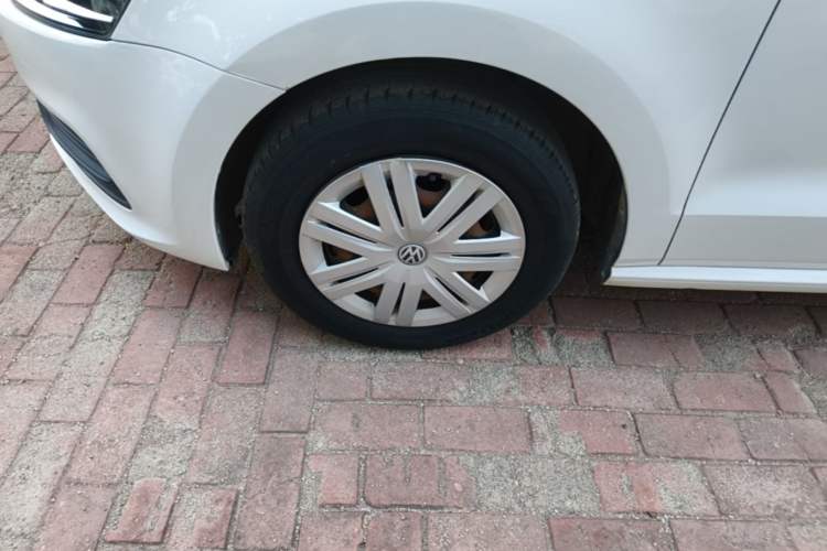 Used Volkswagen Polo 2014 1.4L Manual Fashion Edition Left Front Wheel Hub