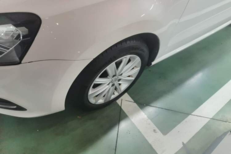 Used Volkswagen Polo 2014 1.6L Automatic Comfort Edition Left Front Wheel Hub