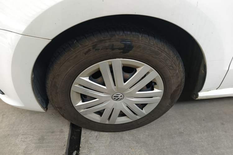 Used Volkswagen Polo 2014 1.4L Manual Fashion Edition Left Front Wheel Hub
