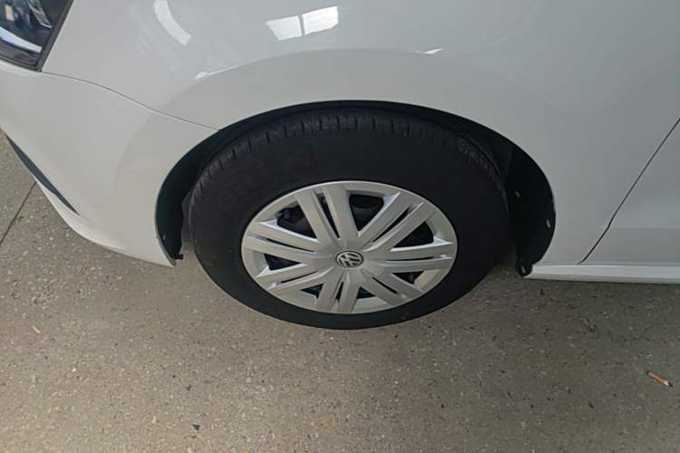 Used Volkswagen Polo 2014 1.4L Manual Fashion Edition Left Front Wheel Hub