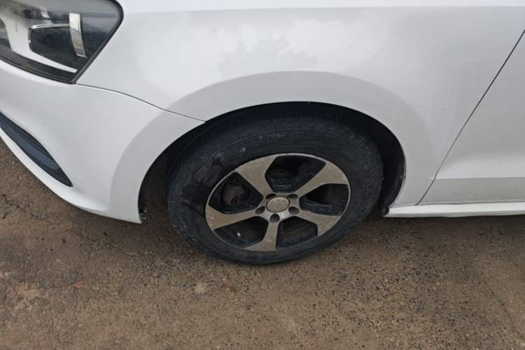 Used Volkswagen Polo 2014 1.4L Manual Fashion Edition Left Front Wheel Hub