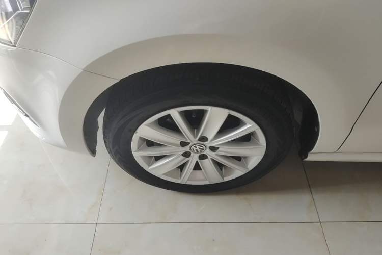 Used Volkswagen Polo 2014 1.6L Automatic Comfort Edition Left Front Wheel Hub