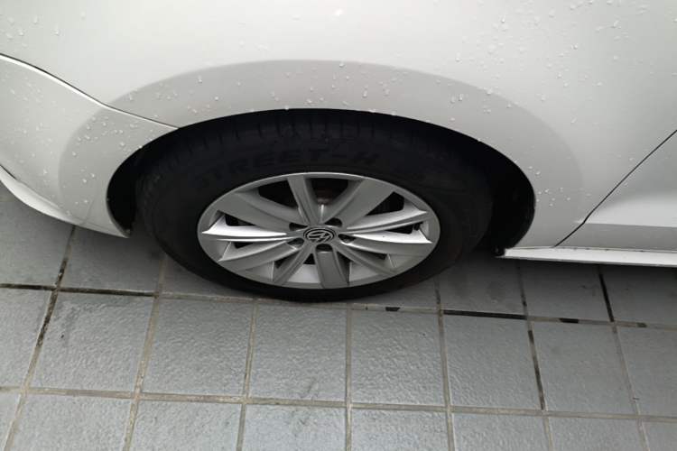 Used Volkswagen Polo 2014 1.6L Automatic Comfort Edition Left Front Wheel Hub
