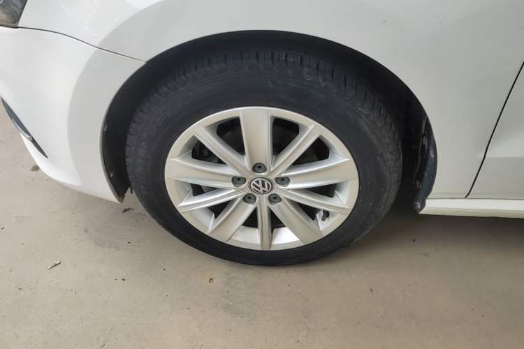 Used Volkswagen Polo 2014 1.4L Automatic Comfort Edition Left Front Wheel Hub