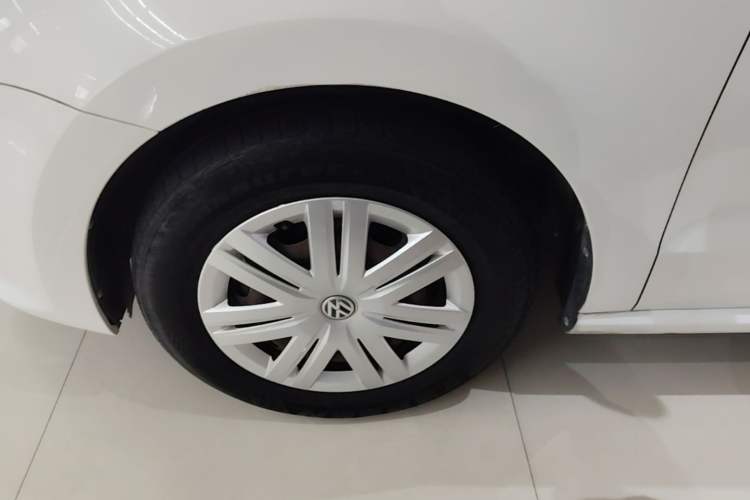 Used Volkswagen Polo 2014 1.4L Manual Fashion Edition Left Front Wheel Hub