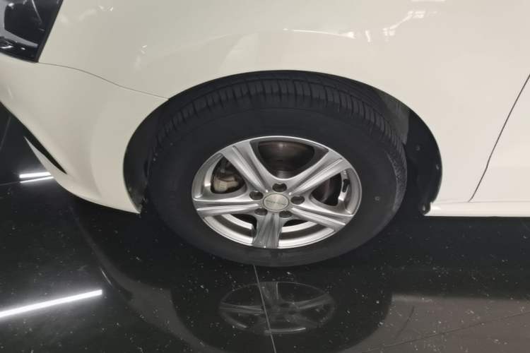 Used Volkswagen Polo 2014 1.4L Manual Fashion Edition Left Front Wheel Hub